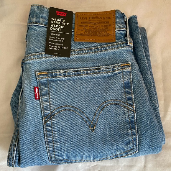 NWT LEVI’S Wedgie Straight Jeans - Picture 3 of 6